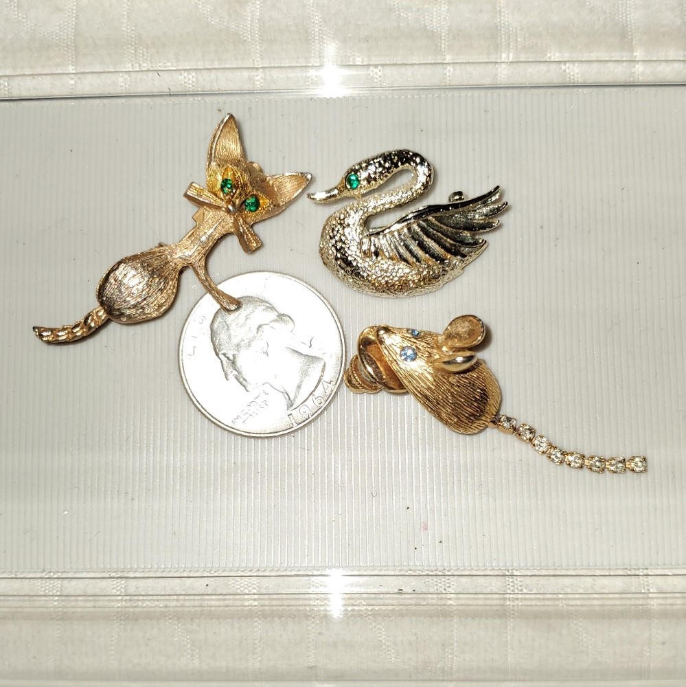 Lot of 3 vintage brooch pin